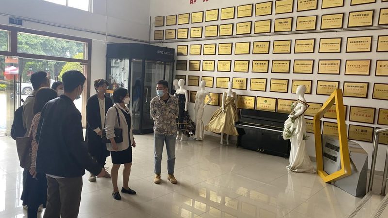 代运营团队收费标准因项目类型、服务内容、团队规模等因素而异。常见的收费模式包括：