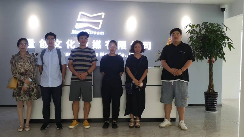 选择纪录片制作团队时，首先要关注其资质。一个合法合规的团队，通常具备以下证件：