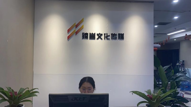 服装直播代运营费用主要包括以下几部分：